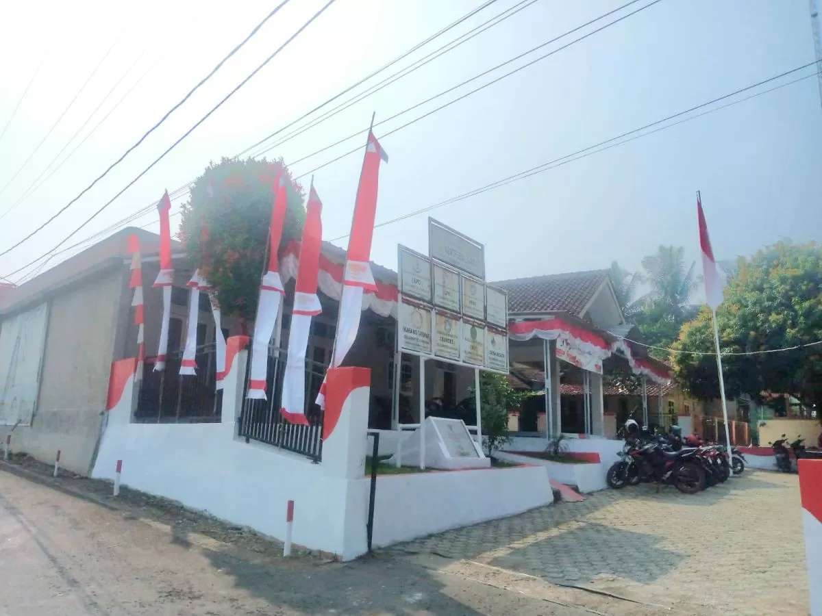 Kantor Desa Linggarmukti Dihiasi Merah Putih, Samin: Wujud Syukur dan Penghormatan kepada Pahlawan