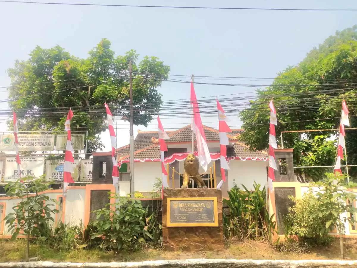 Sambut HUT Kemerdekaan RI ke-81, Desa Singajaya Dipenuhi Ornamen Merah Putih
