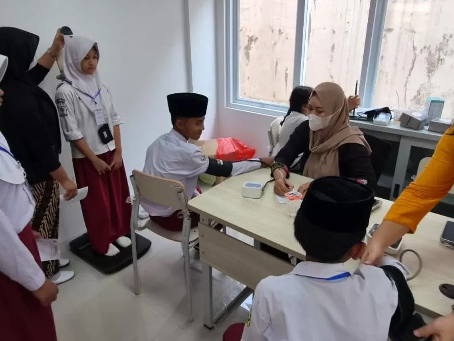 Puskesmas Sukaraja dan Kemensos Gelar CKG untuk 100 Siswa Sekolah Rakyat