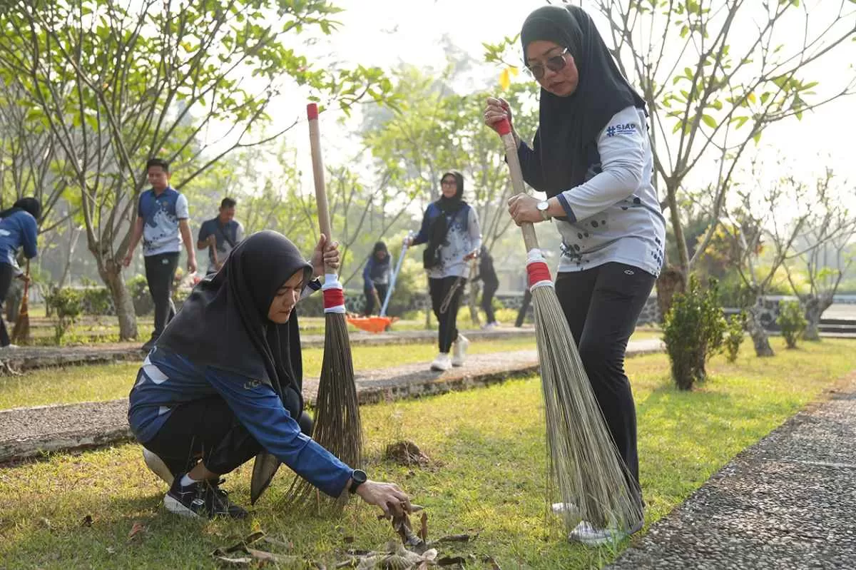 Jelang HUT ke-81 RI, Lapas Cibinong Bersihkan Makam Pahlawan di Pondok Rajeg