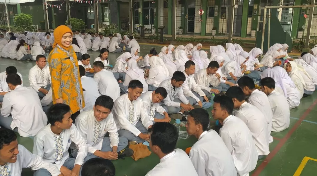 SARENG SMAFOUR, SMAN 4 Cibinong Tanamkan Kebiasaan Hidup Sehat kepada Siswa