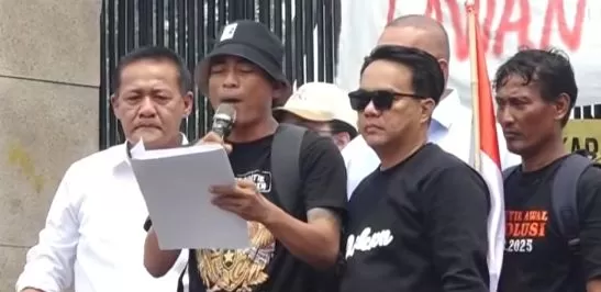 Botok Sampaikan Tuntutan AMPB ke Pimpinan DPR, Desak RUU Perampasan Aset Segera Disahkan