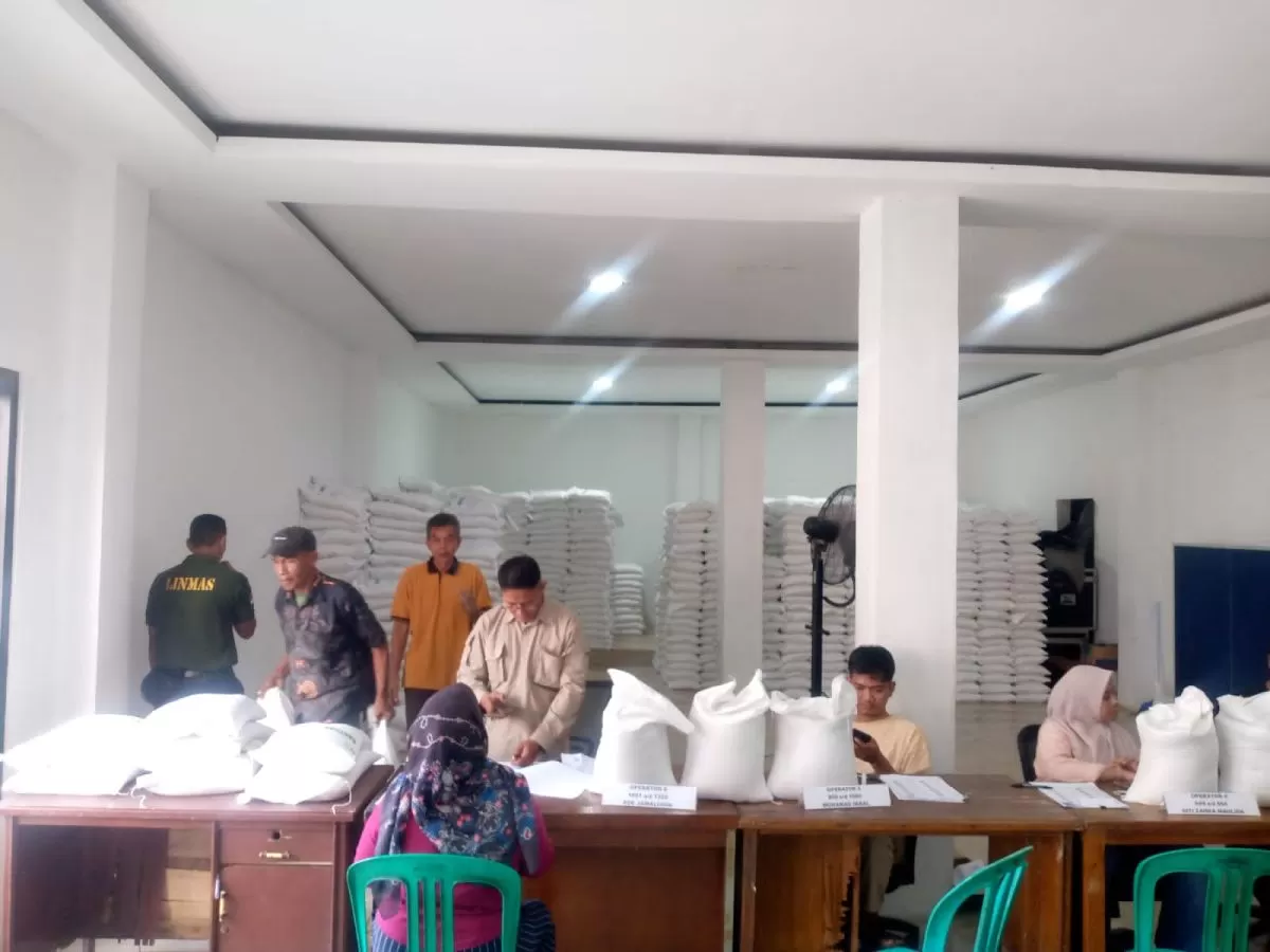 Bantuan Pangan Disalurkan, 1.326 KPM Desa Citeureup Terima 30 Kg Beras