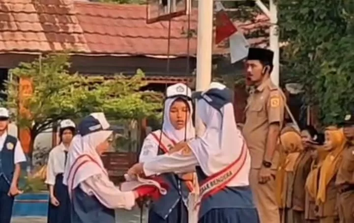 Jadi Pembina Upacara di SMPN 3 Cileungsi, Kades Pasir Angin Tekankan Disiplin dan Karakter Pelajar