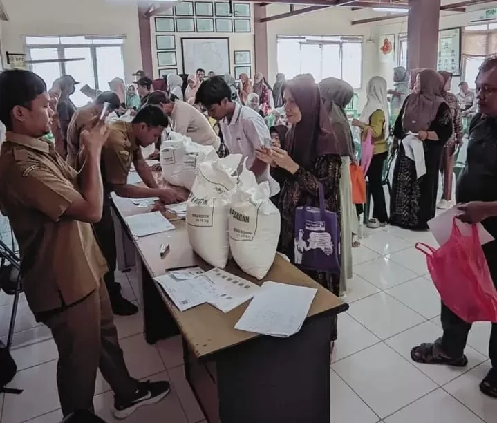 Pemdes Hambalang Salurkan 49,32 Ton Beras untuk 1.644 KPM Periode Juli-September 2026
