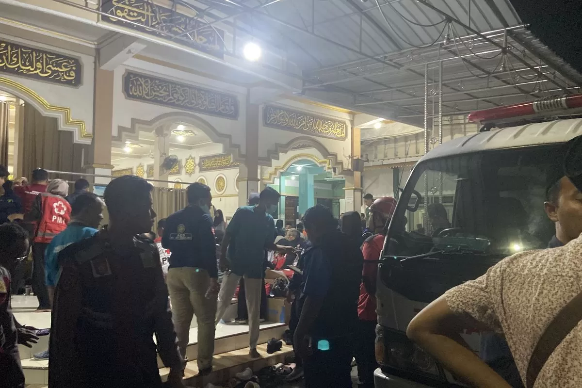 Ratusan Santri Ponpes Manbaul Hikam Sidoarjo Diduga Keracunan Usai Santap MBG, 293 Dirawat di RS