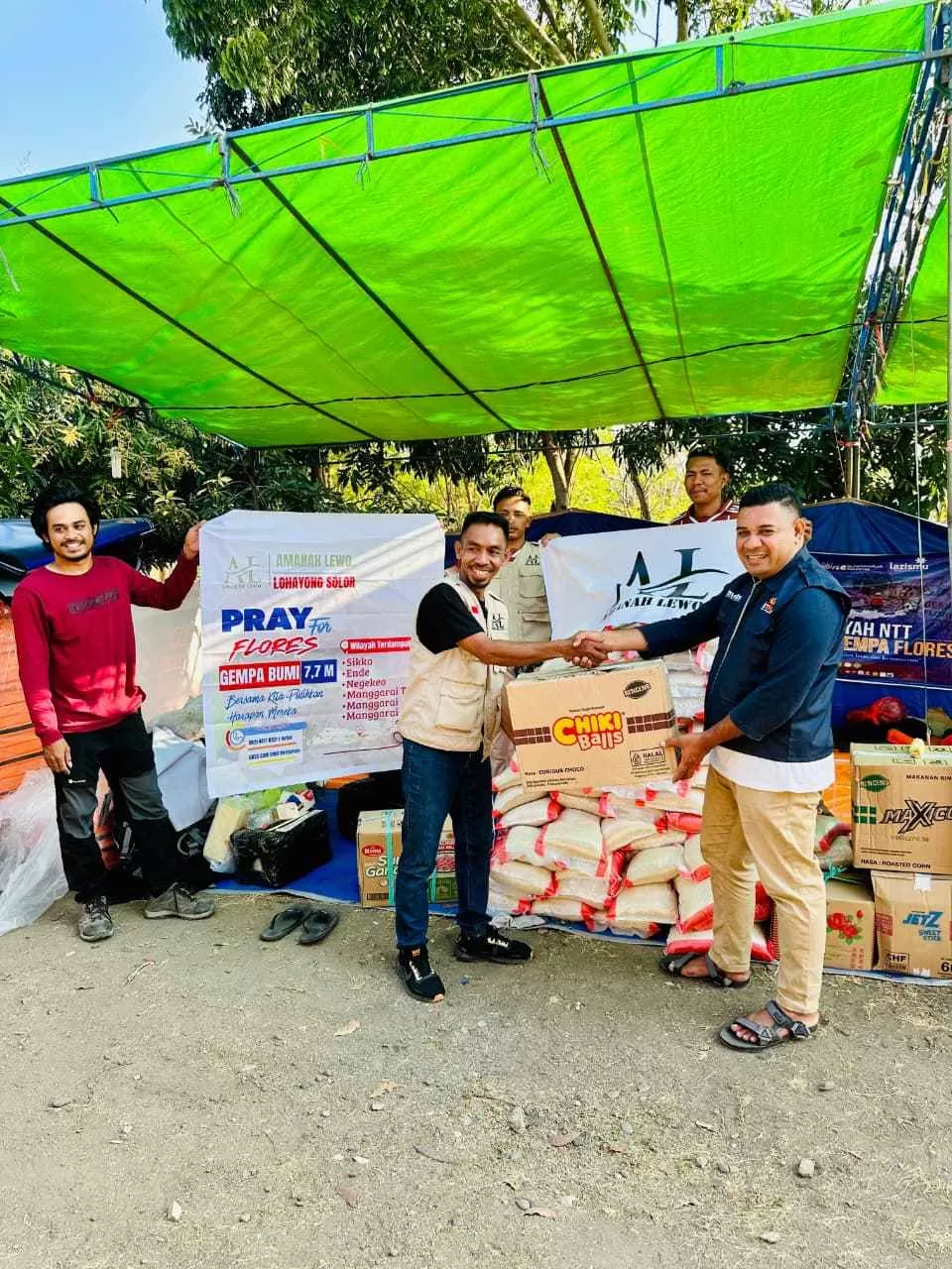 Amanah Lewo Kirim 120 Karung Beras untuk Korban Gempa Flores di Nagekeo