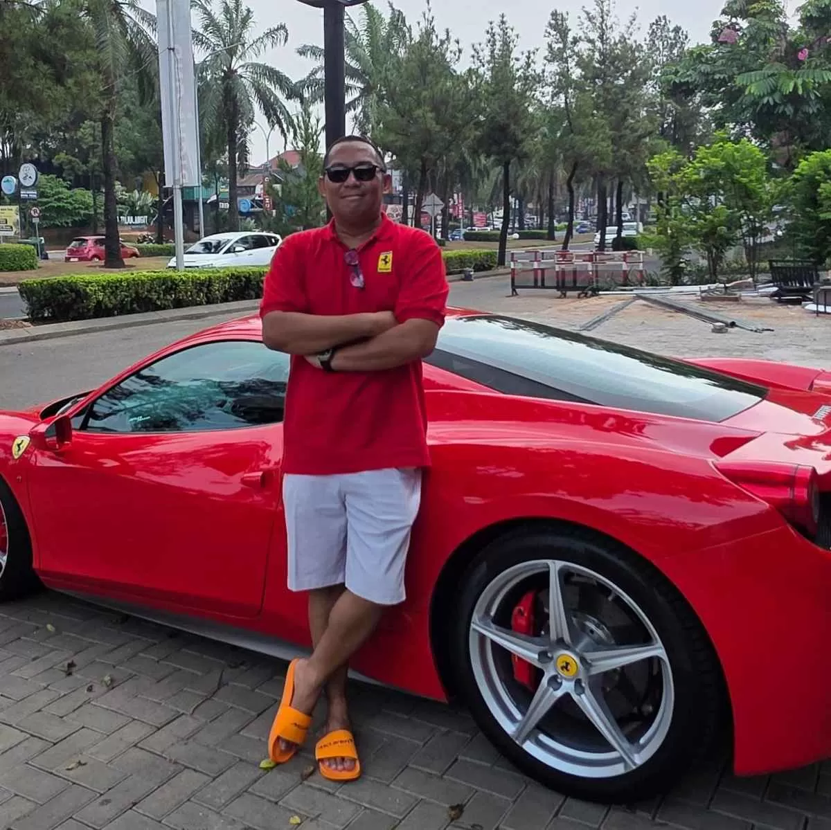 Kisah Donny Pur: Dari Naik Angkot hingga Koleksi Ferrari dan 7 Gelar Akademik