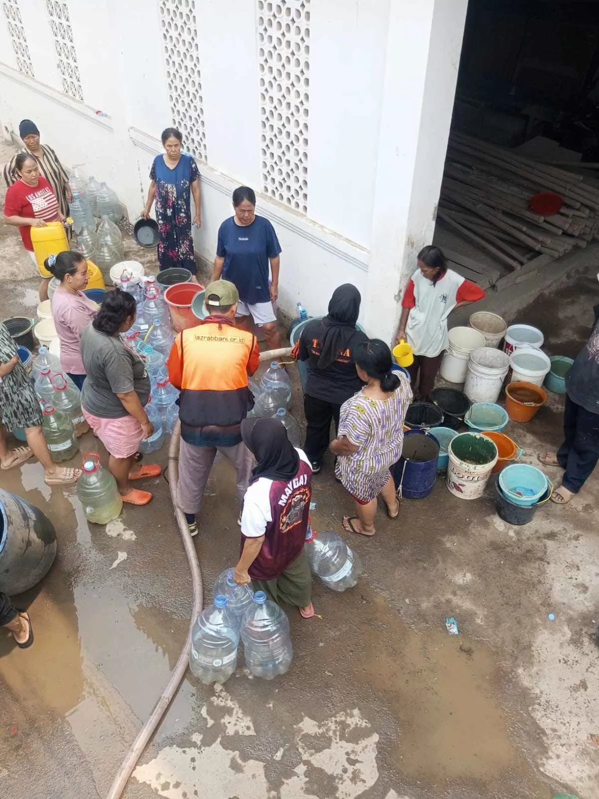 Kekeringan Melanda Jonggol, Pemkab Bogor Salurkan 8.000 Liter Air Bersih