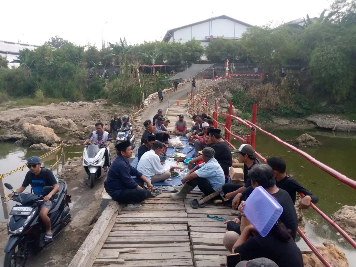 Akses Nambo–Tlajung Udik Kembali Terbantu, Warga Syukuran Jembatan Darurat Baru