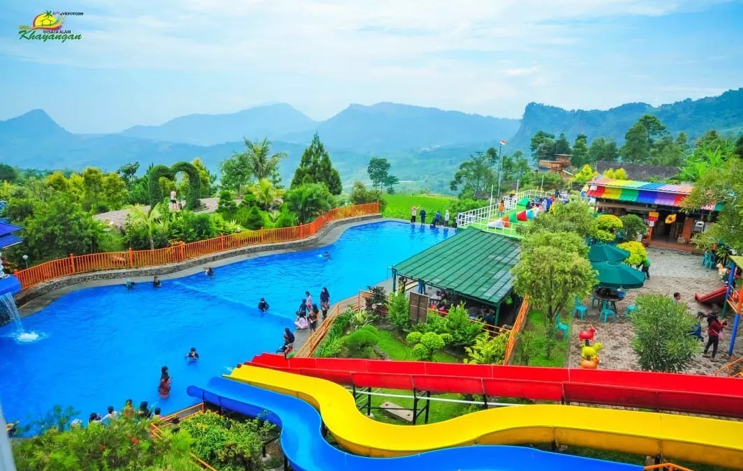 Villa Khayangan Puncak Dua Bogor, Pilihan Liburan Keluarga dengan Kolam Mata Air Pegunungan