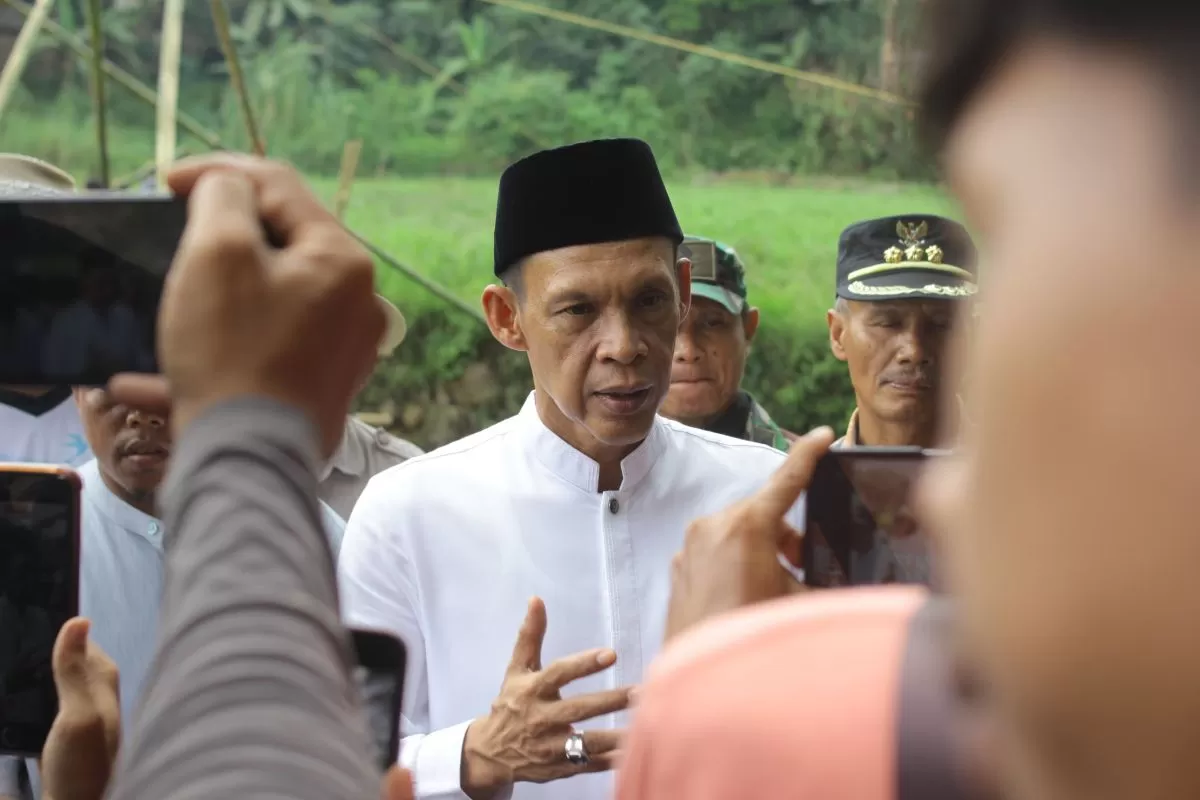 Jaro Ade Minta Warga dan Perusahaan di Bogor Waspadai Abu Vulkanik Gunung Anak Krakatau