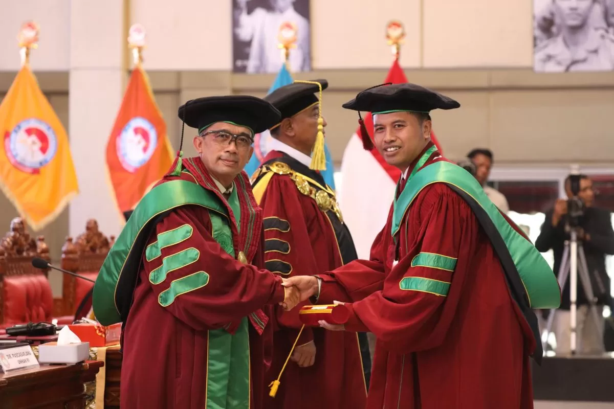 Pejabat Lapas Sentul Heru Suryanto Raih Magister Pertahanan, Teliti Terorisme di Poso