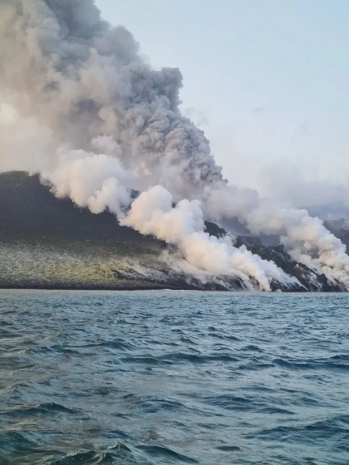 Petunjuk Baru Pencarian 8 Orang di Selat Sunda, Foto Anak Krakatau Terkirim Pukul 18.13 WIB