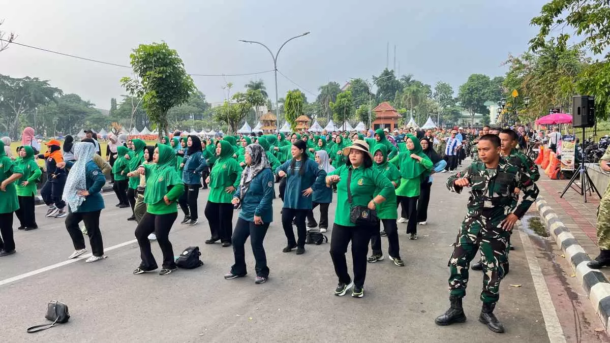 HUT ke-81 TNI, Kodim 0621 dan Pemkab Bogor Gelar Bazar Murah hingga Cek Kesehatan