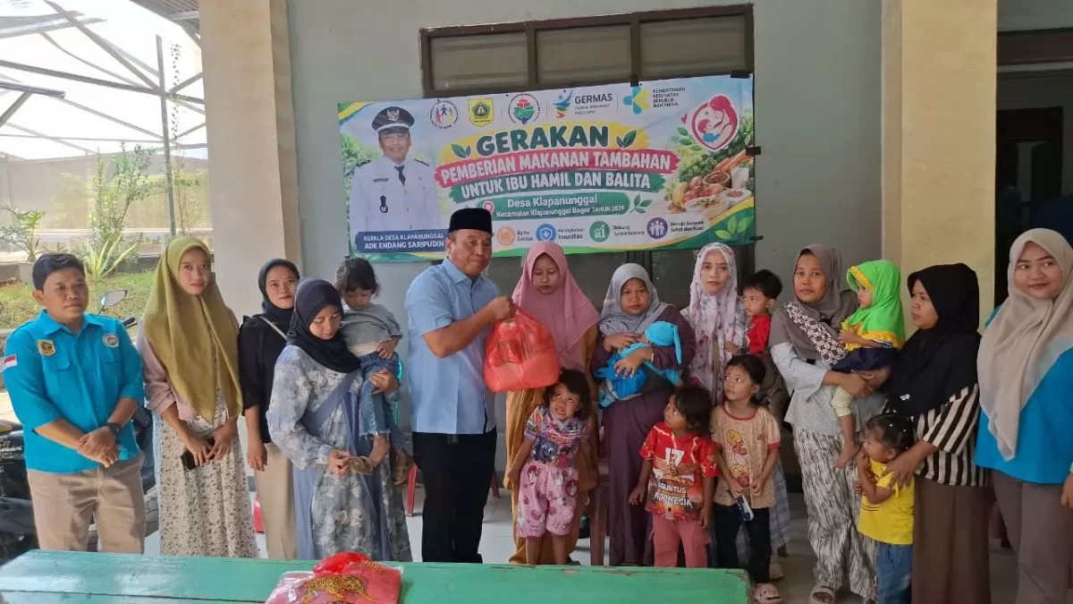 Cegah Stunting Sejak Dini, Pemdes Klapanunggal Beri PMT kepada 15 Penerima
