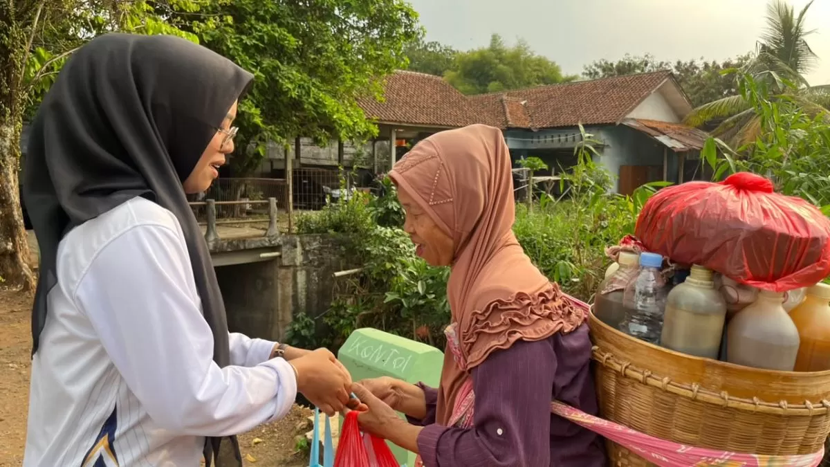 Lapas Cibinong Berbagi Sembako kepada Masyarakat Lewat Program Jumat Berkah