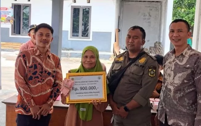 Pemdes Tangkil Salurkan BLT-DD Rp900 Ribu kepada 18 KPM