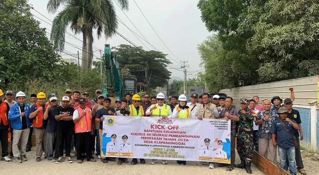 Dukung Mobilitas Warga, Betonisasi Jalan Kampung Cibugis Mulai Direalisasikan
