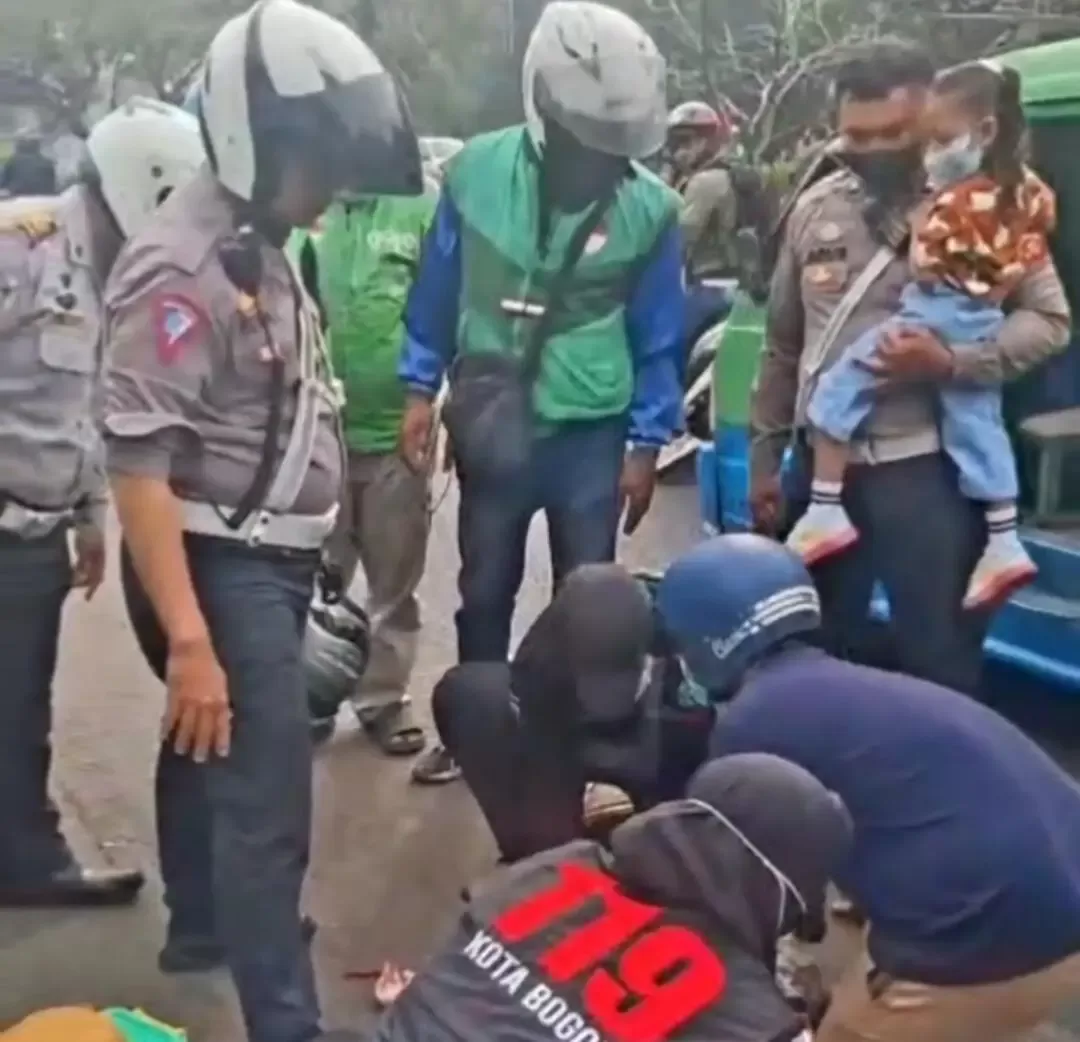 Ibu dan Anak Terjatuh di Jalan Tol Jagorawi arah Tajur, Dievakuasi Polisi ke RS PMI Bogor