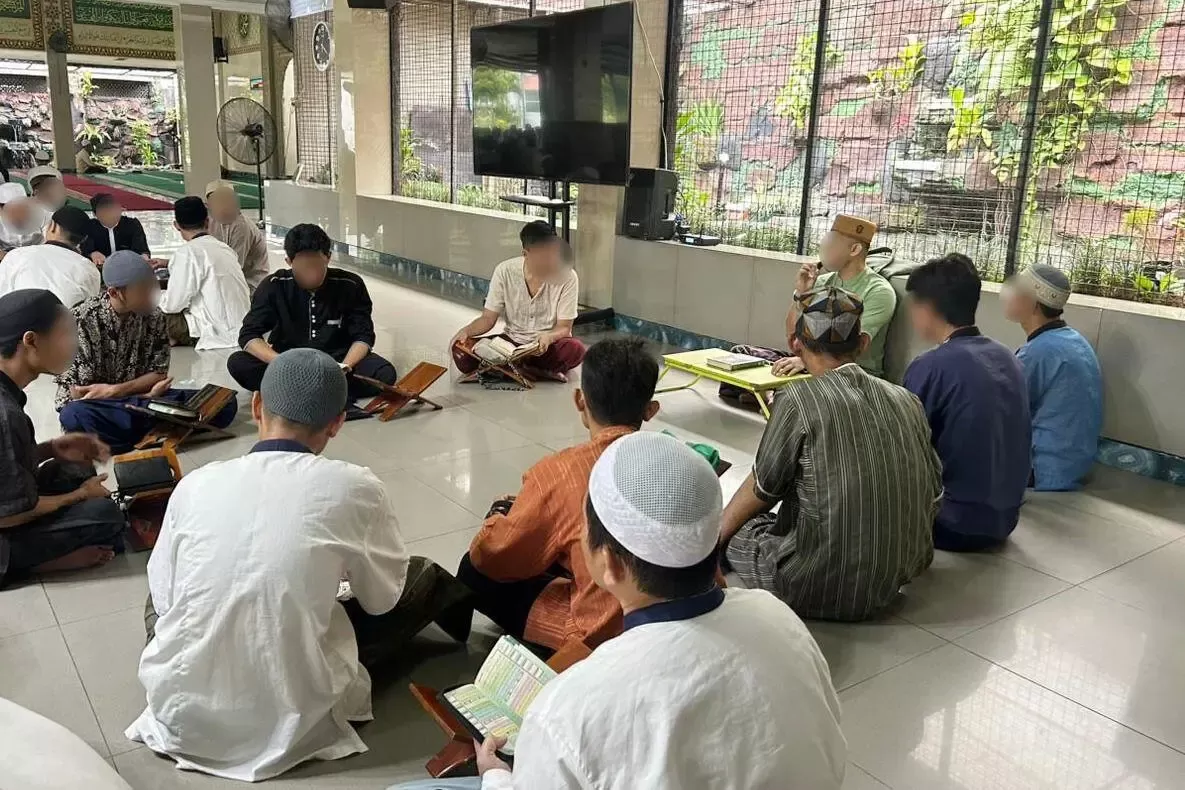 Suara Al-Qur’an Gema di Balik Jeruji: Warga Binaan Lapas Cibinong Tekuni Program Tahfiz