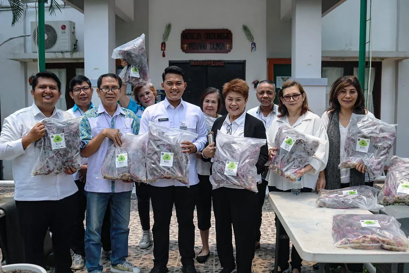 Yayasan YAKINLAH Jakarta Dukung Kemandirian Warga Binaan Lapas Cibinong dengan Membeli Panen Bayam Merah Hidroponik
