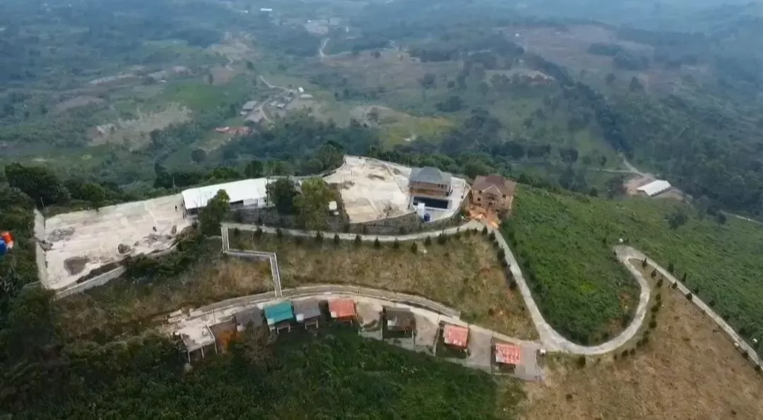 Bapak Aing Minta Pemkab Bongkar Villa Ilegal di Kaki Gunung Batu Sukamakmur