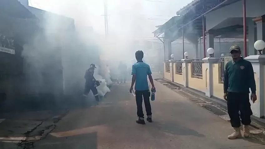 PT Yupi Indo Jelly Gum Gelar Fogging di Desa Cicadas Lewat Program CSR TJSL