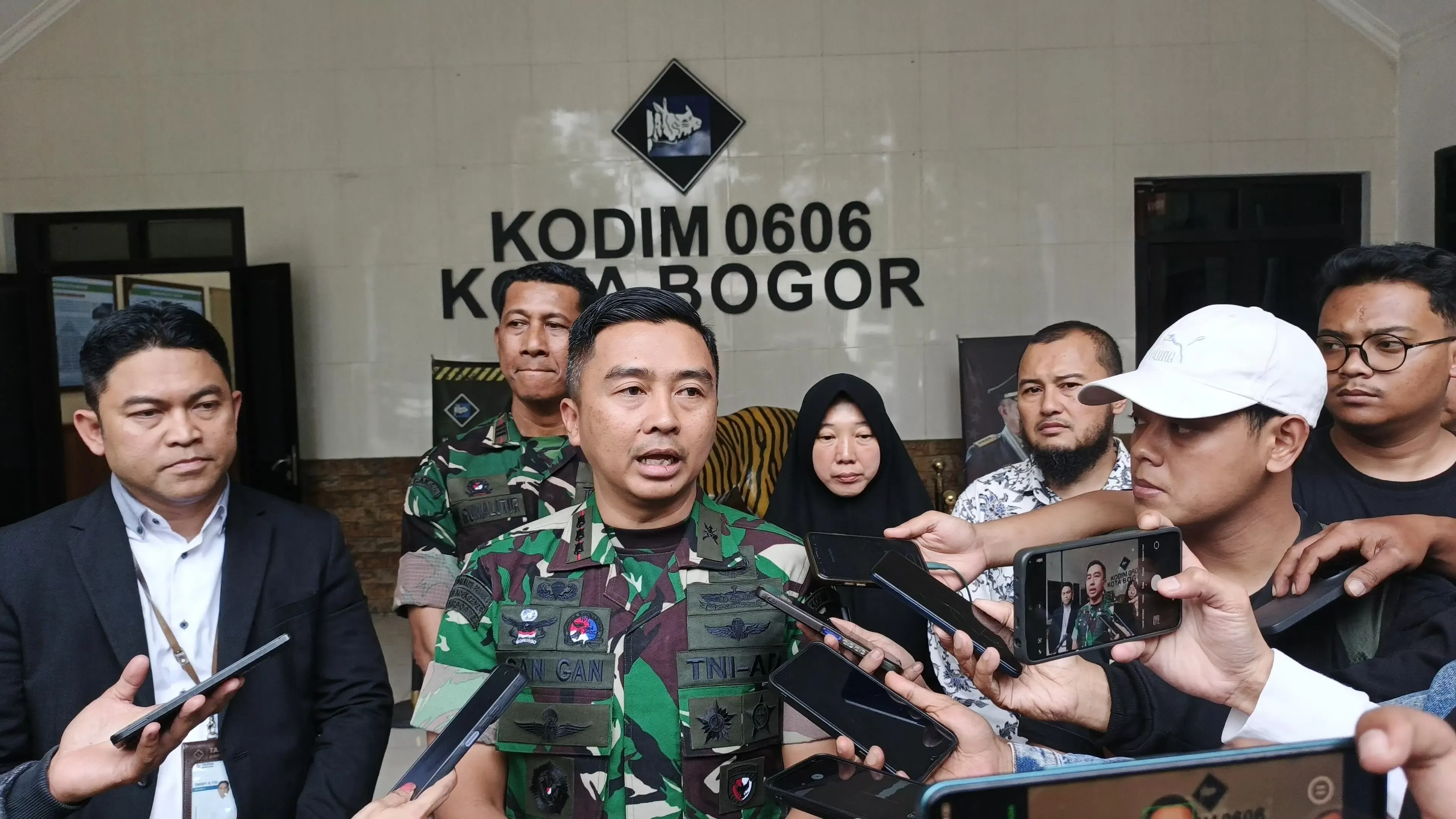 Kodim 0606/Kota Bogor Bersama PT Adev dan Tazkia Salurkan 1.000 Paket Sembako di HUT ke-80 TNI