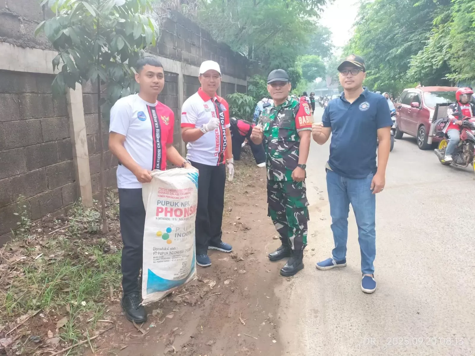 Warga Cileungsi Kidul Gelar Aksi Bersih-Bersih pada World Cleanup Day 2025