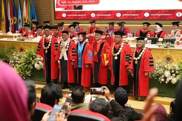 Untag Surabaya Kukuhkan Dua Guru Besar Baru, Tekankan Demokrasi Konstitusional dan Patriotisme Teknologi
