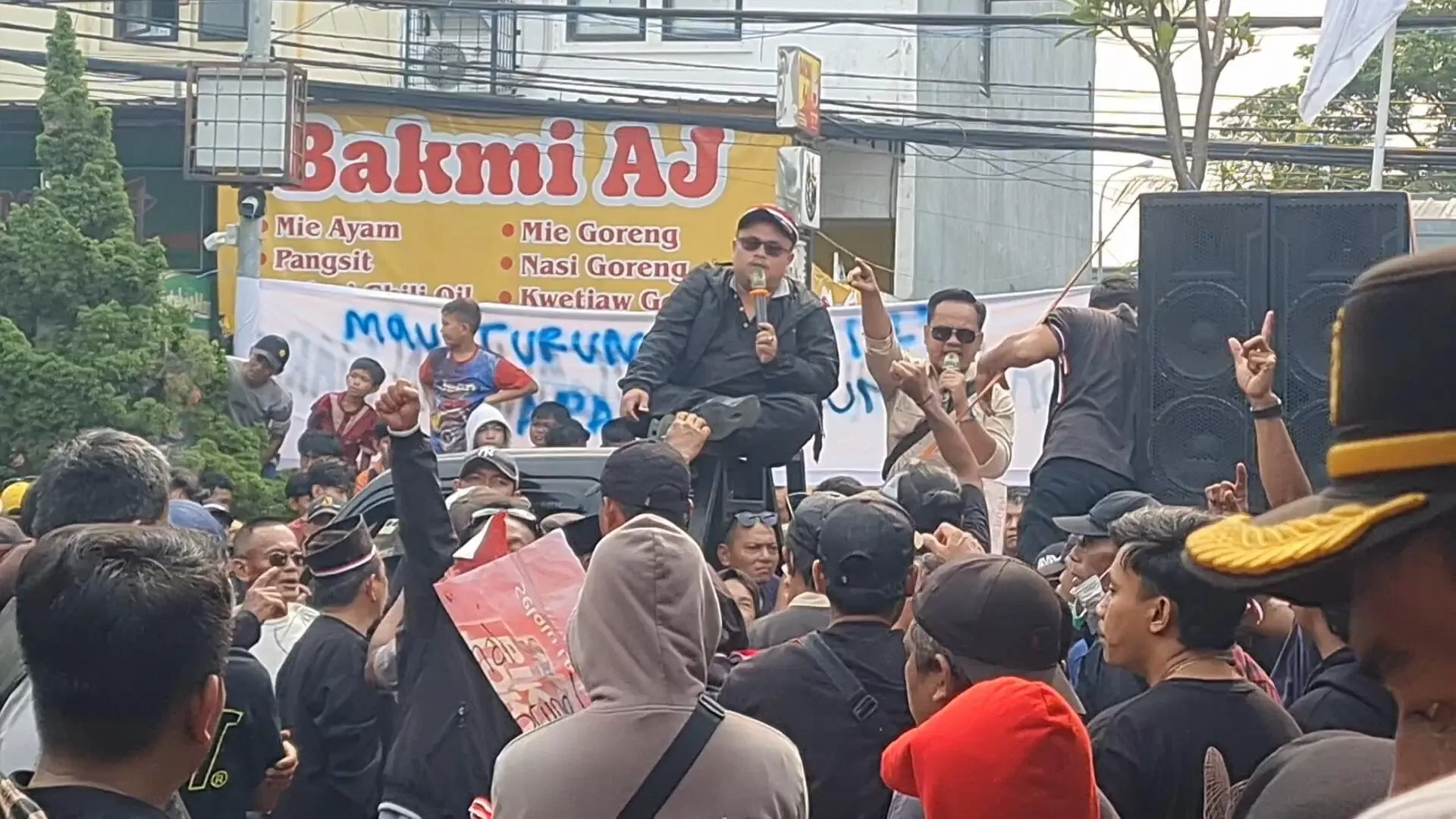 Demo Warga di Desa Bojong Kulur, Warga Minta Kepala Desa Turun dari Jabatannya