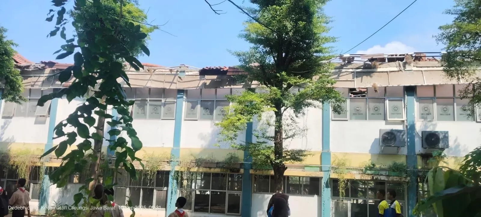 Atap SMKN 1 Cileungsi Bogor Ambruk, Sejumlah Siswa Luka-Luka Saat Proses Belajar