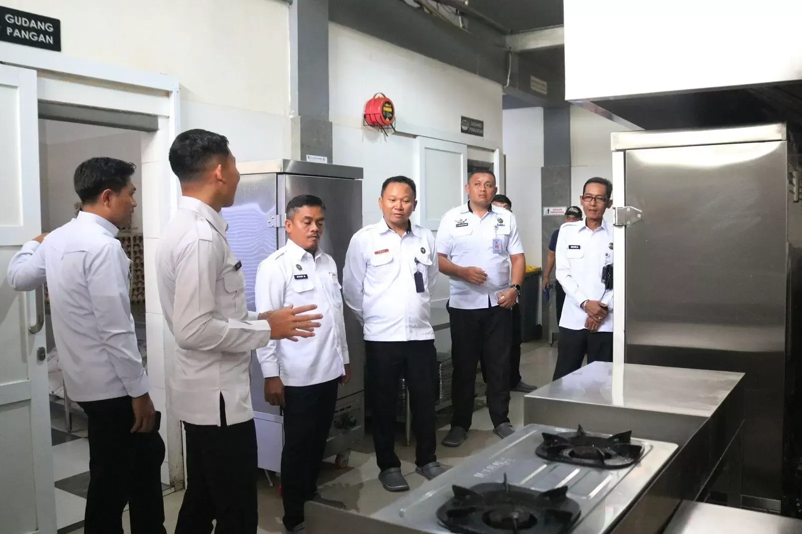 Lapas Cibinong Jadi Rujukan Nasional, LPKA Tomohon Studi Tiru Dapur Higienis dan BLK
