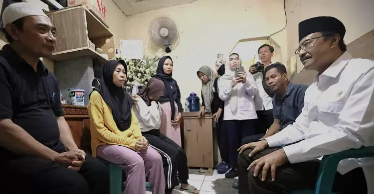 Mensos Gus Ipul Janjikan Program Usaha Mandiri untuk Orang Tua Korban Unjuk Rasa Affan Kurniawan