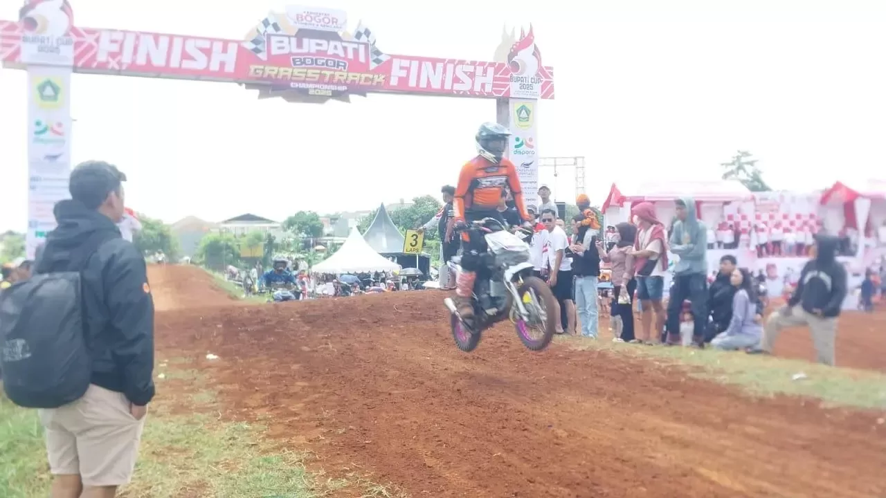 Ratusan Crosser Ramaikan Bupati Bogor Grasstrack Championship 2025 di Sirkuit Pakansari