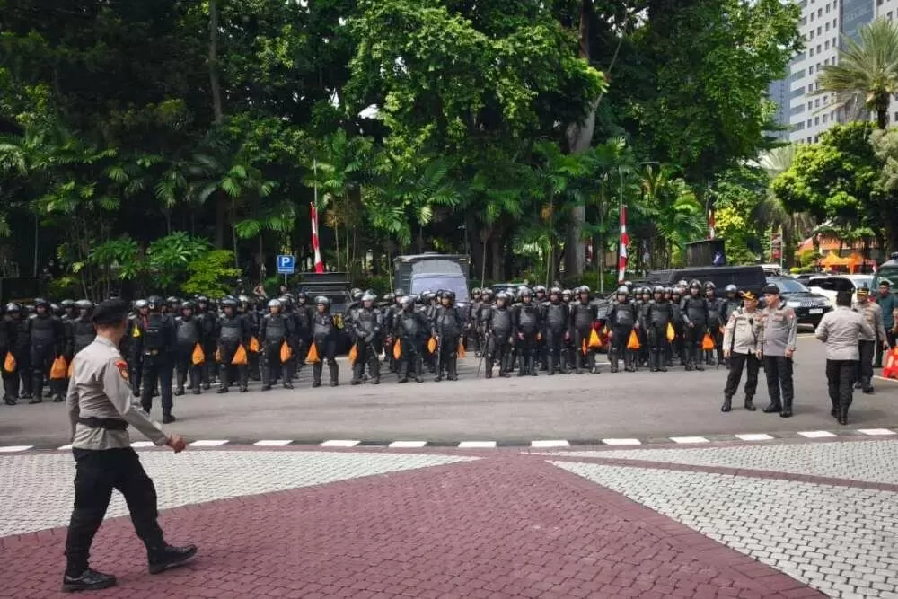 Jelang Aksi BEM SI di Polda Metro Jaya, Polisi Siagakan Rantis Brimob Usai Tewasnya Ojol Affan Kurniawan