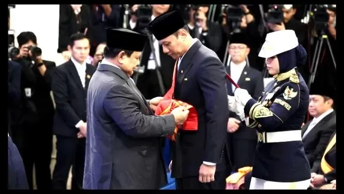 Presiden Prabowo Anugerahkan Bintang Mahaputera Utama kepada Menko AHY