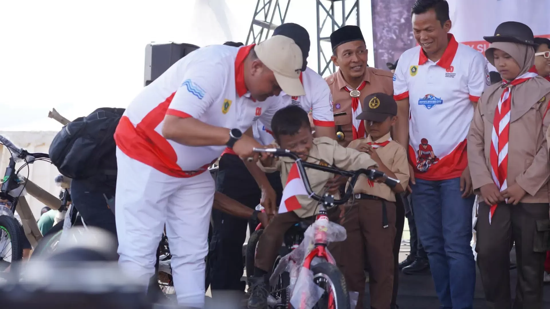 Bupati Bogor Gelar Tour Malasari Halimun Salak 2025, Bagikan 442 Sepeda dan Dorong Pertumbuhan Ekonomi Lokal