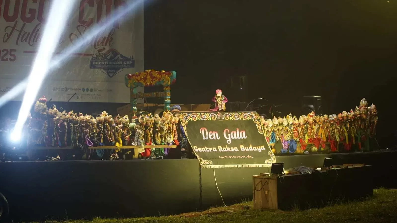 Wakil Bupati Bogor Ade Ruhandi Buka Pagelaran Wayang Golek di Desa Malasari