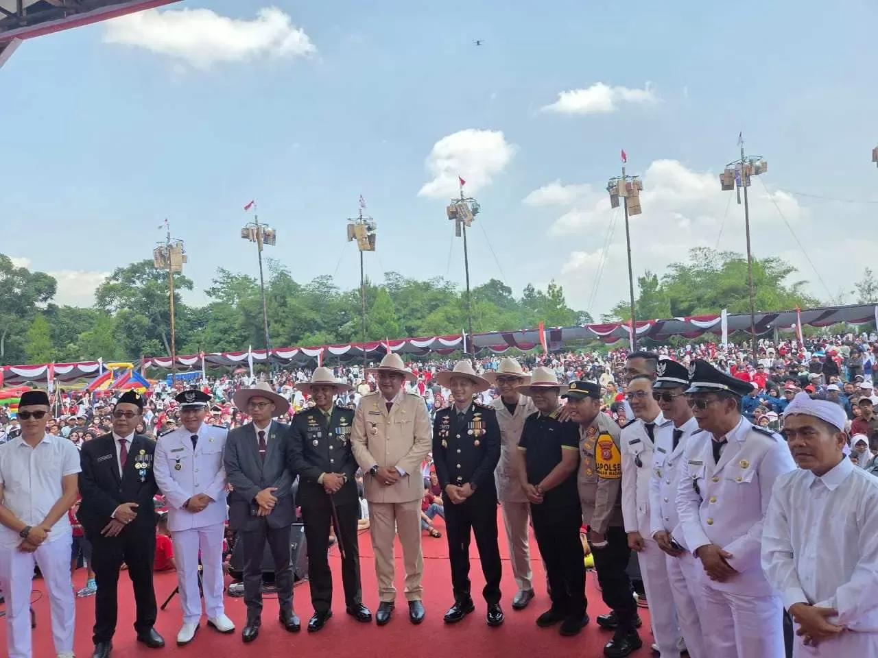 Kapolres Bogor dan Forkopimda Meriahkan Pesta Rakyat HUT RI ke-80 di Babakan Madang