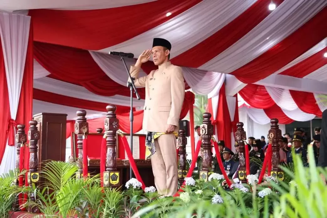 Wakil Bupati Bogor Pimpin Upacara Penurunan Bendera HUT RI ke-80 di Lapangan Tegar Beriman
