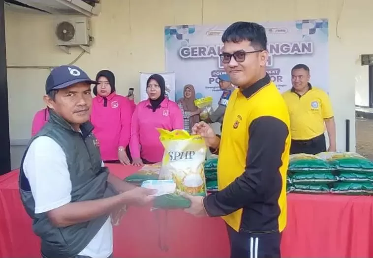 Gerakan Pangan Murah Polsek Gunung Putri, 250 Bungkus Beras Habis Terjual
