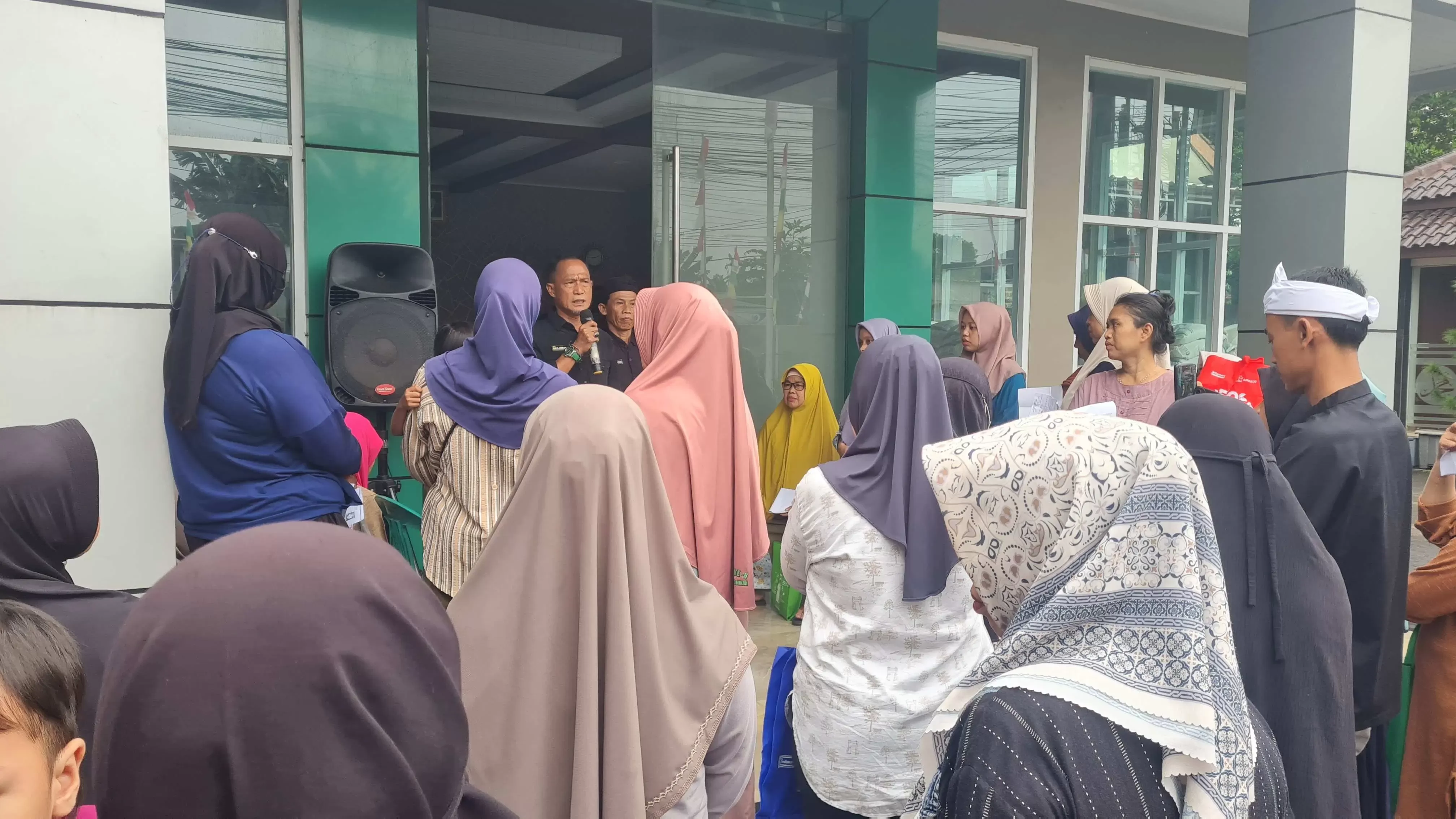 865 Warga Desa Bojong Nangka Terima Bantuan Pangan dari Badan Pangan Nasional