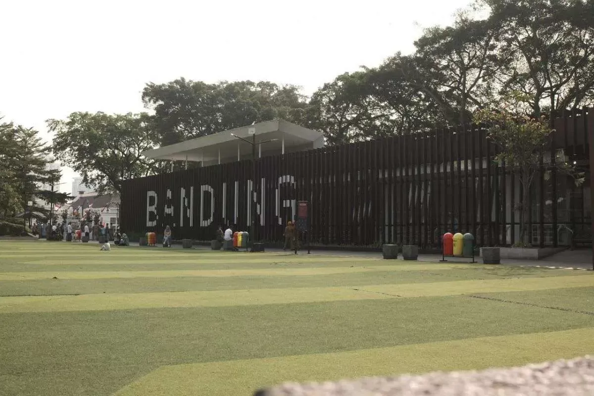 Pemkot Tutup Total Taman Alun-alun Bandung, Ada Apa ?