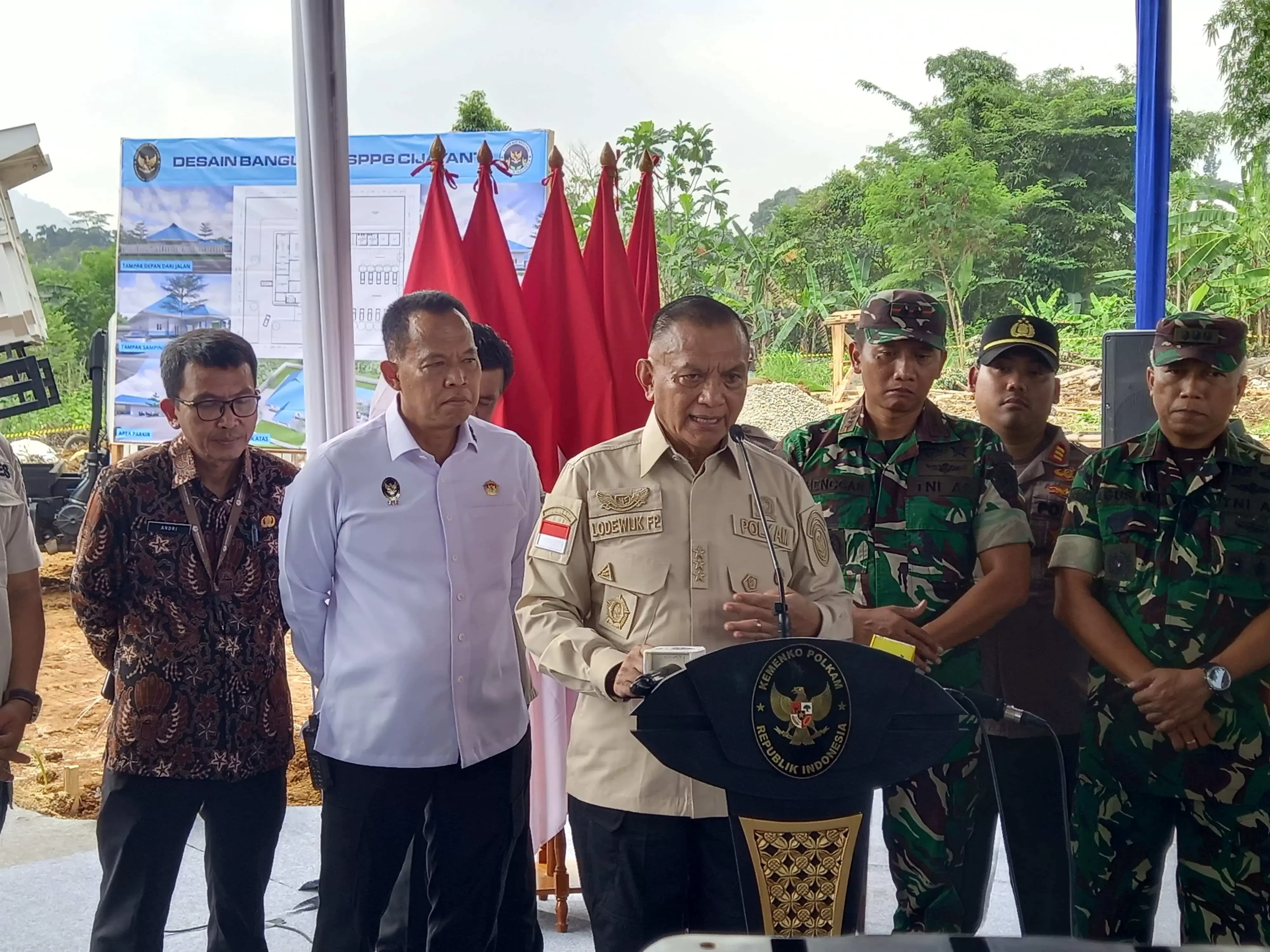 Wamenko Polhukam Lodewijk Letakkan Batu Pertama Pembangunan SPPG di Kabupaten Bogor