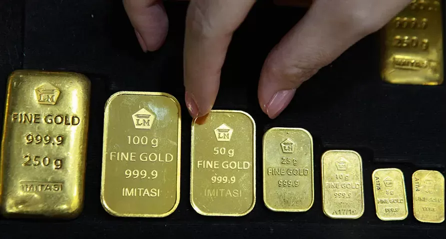 Harga Emas Hari Ini 4 Agustus 2025: Antam 24 Karat Turun Rp 2.000 per Gram, Buyback Juga Melemah