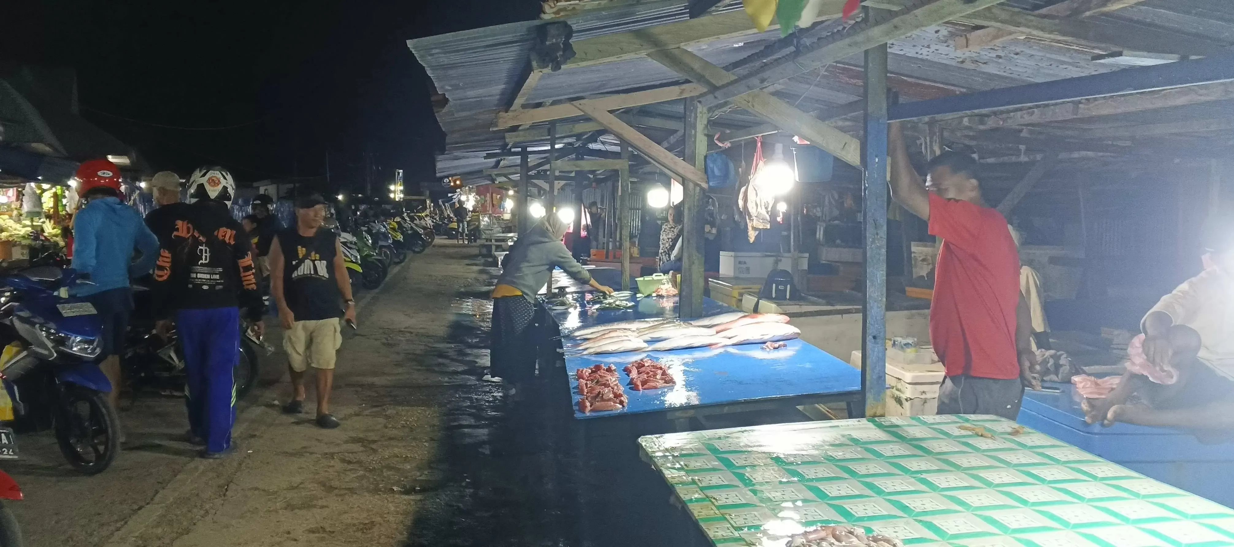 Cuaca Ekstrem Lumpuhkan Aktivitas Nelayan di Saumlaki: Pasokan Ikan Turun, Harga Masih Stabil