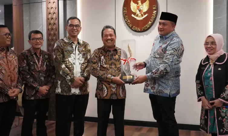 Bupati Bogor dan Menteri KKP Bahas Percepatan Pengembangan Kawasan Minapolitan dan Raiser Ikan Hias