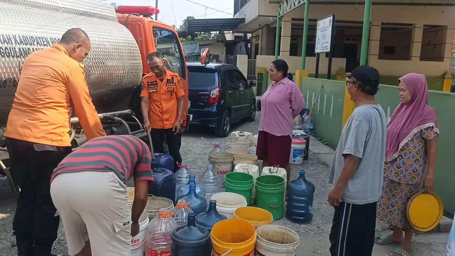 Kekeringan Landa Jonggol, Ribuan Warga Kesulitan Air Bersih